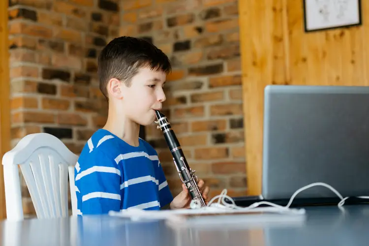boy-with-clarinet-min-750 Child taking a free online music lesson